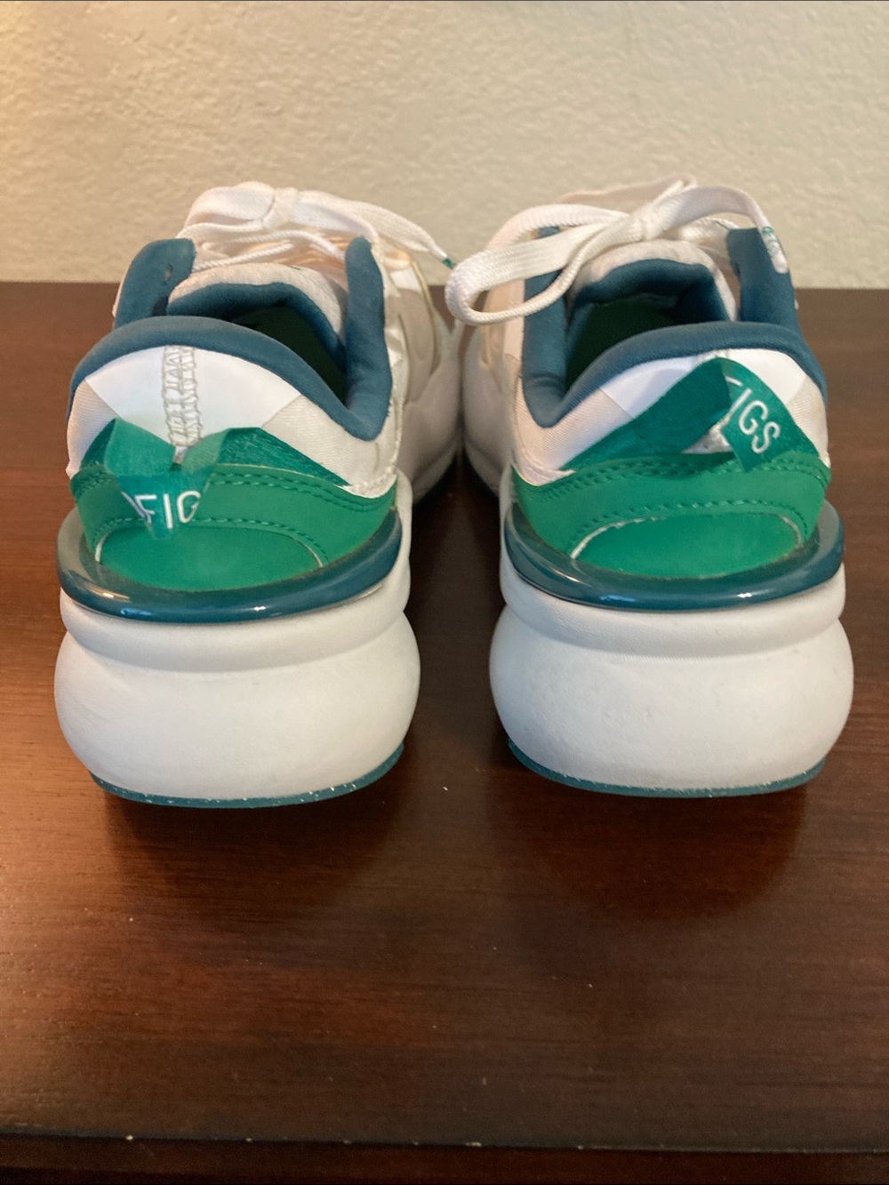 Women’s New Balance Figs Athletic Shoes. US size 7.5 EU 38.5. - Picture 3 of 7